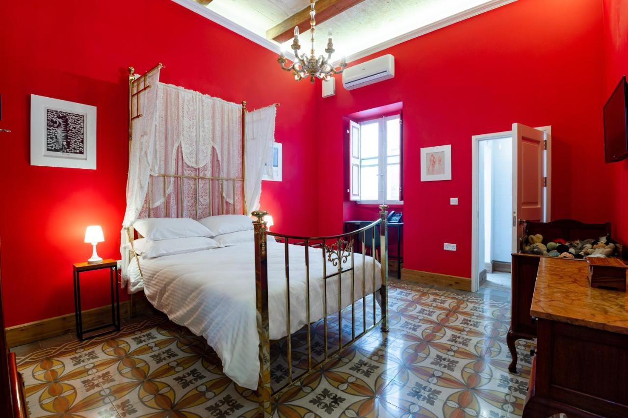 Monreal Boutique Townhouse - R024Rm4 Hotel Паола Екстериор снимка