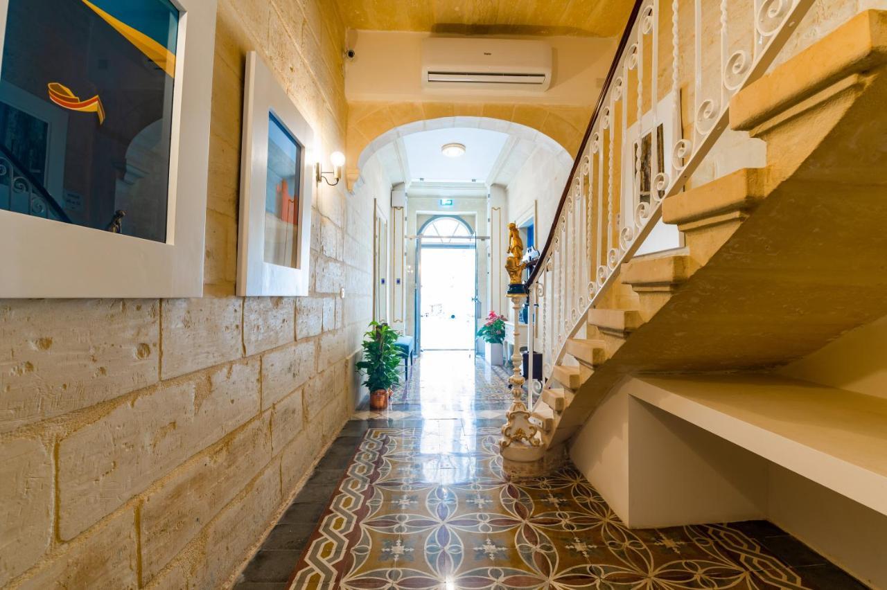 Monreal Boutique Townhouse - R024Rm4 Hotel Паола Екстериор снимка
