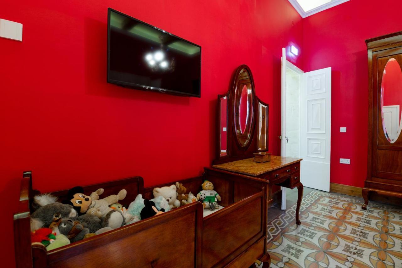 Monreal Boutique Townhouse - R024Rm4 Hotel Паола Екстериор снимка